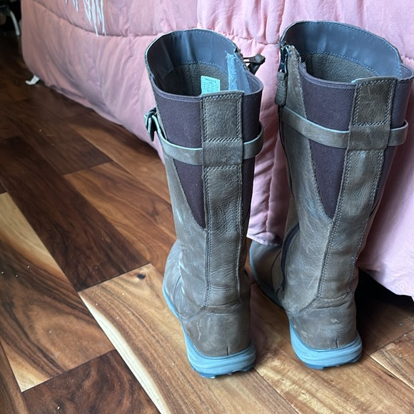 Cozy Winter/fall boots - Picture 2 of 4